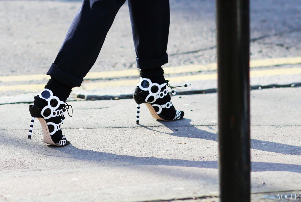 lfw-fw2013-street-style-day3-8_145837711472